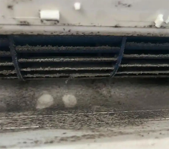 市北空调吹的风有股烧焦味是怎么回事